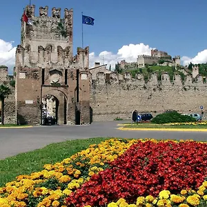https://roxy-plaza-apartment-soave.hotelinveneto.com